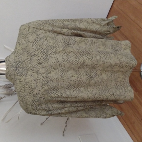 Vintage Nygard Collection Snakeskin blouse - Picture 5 of 5